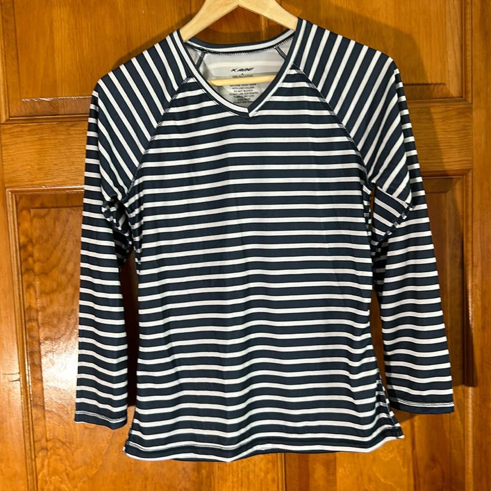 Kanu  women’s Navy/White Striped Long Sleeve V-Neck Top Size Sm-EUC